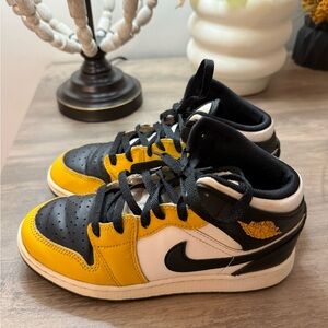 Nike Kids' Air Jordan 1Mid